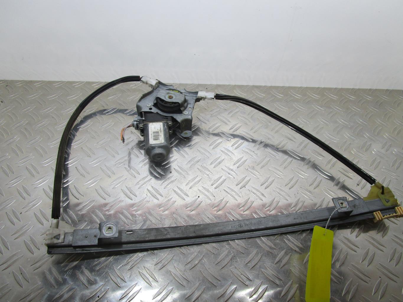 Leve vitre electrique avant droit RENAULT CLIO 2 – 7701207254