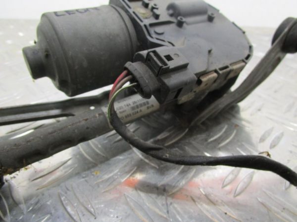 Moteur essuie glace avant droit SEAT LEON 2 PHASE 1 – 1P0955024A