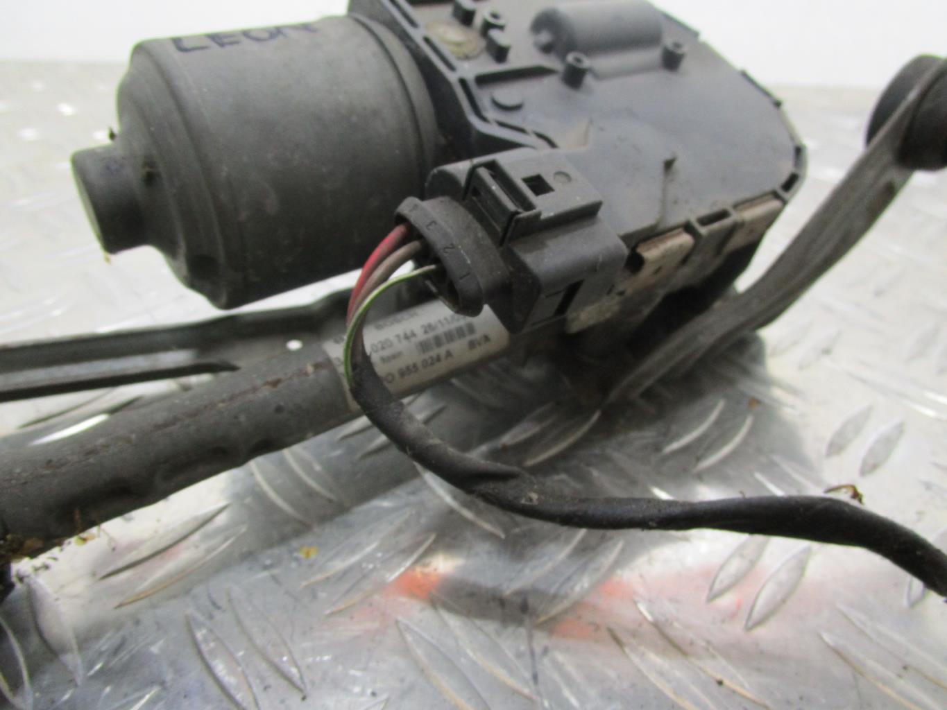 Moteur essuie glace avant droit SEAT LEON 2 PHASE 1 – 1P0955024A