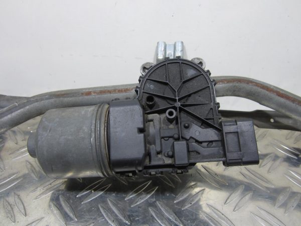 Moteur essuie glace avant PEUGEOT 207 – 0390241540 / 3397020769 / 9650380780