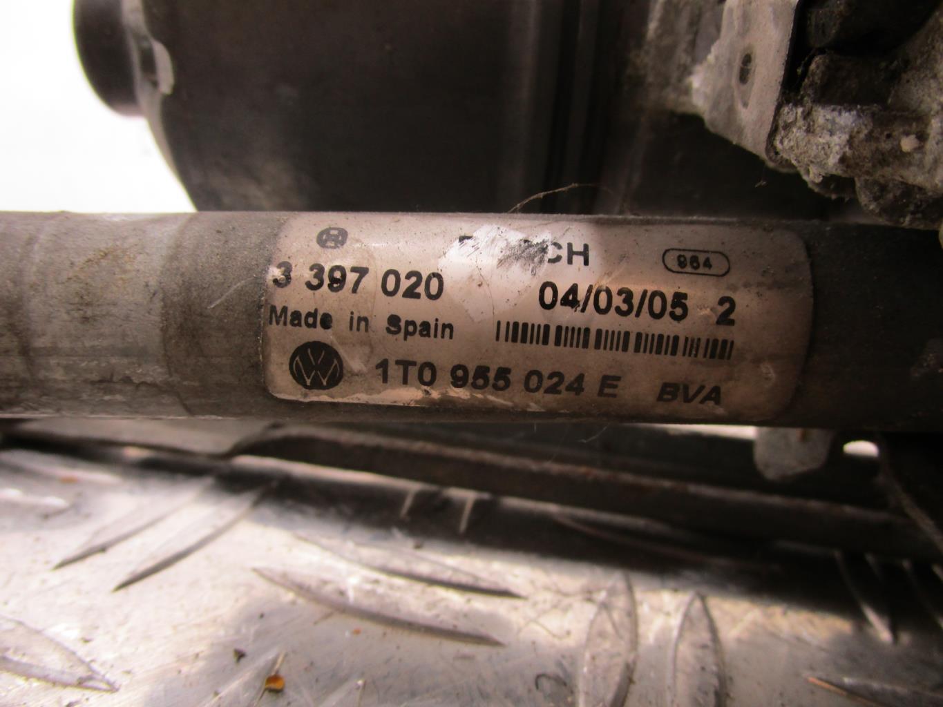 Moteur essuie glace avant droit VOLKSWAGEN TOURAN 1 PHASE 1 – 3397020666