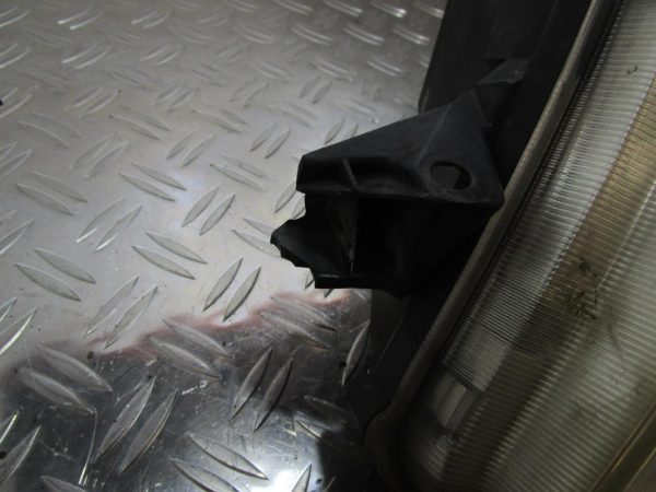 Optique avant principal gauche (feux)(phare) TOYOTA PRIUS 2 – 8113047181