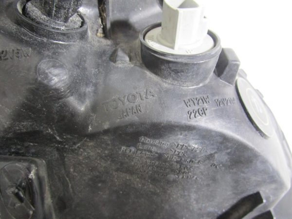 Optique avant principal gauche (feux)(phare) TOYOTA PRIUS 2 – 8113047181