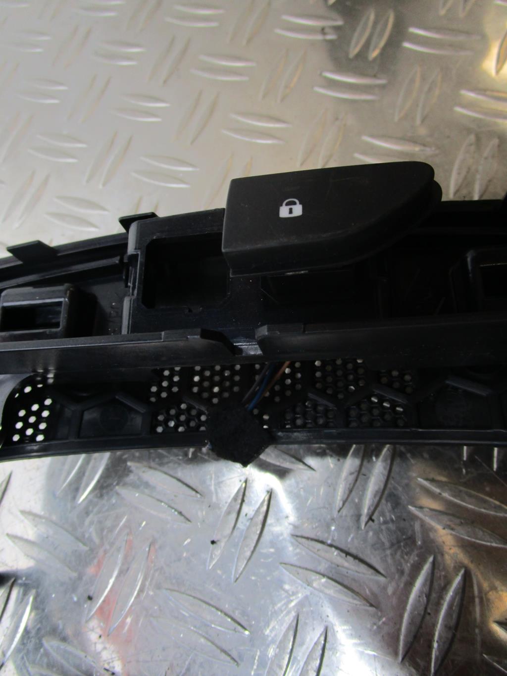 Console central (interieur plastique) RENAULT CLIO 4 PHASE 1 – 681046679r