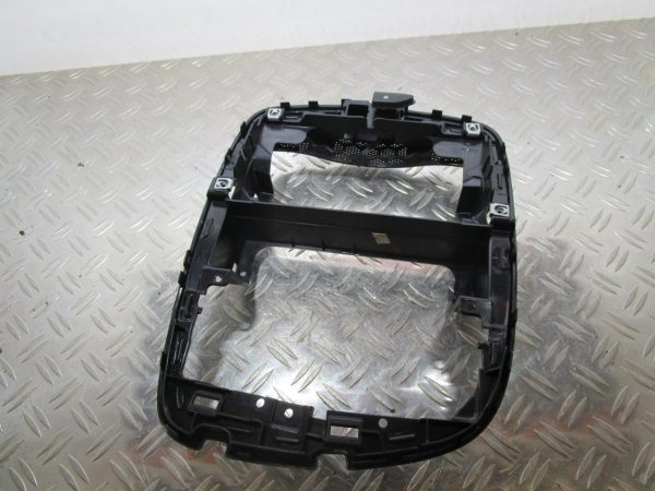 Console central (interieur plastique) RENAULT CLIO 4 PHASE 1 – 681046679r