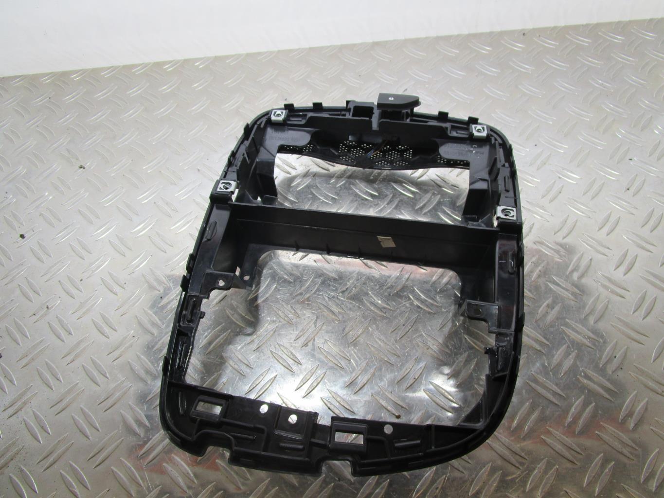 Console central (interieur plastique) RENAULT CLIO 4 PHASE 1 – 681046679r
