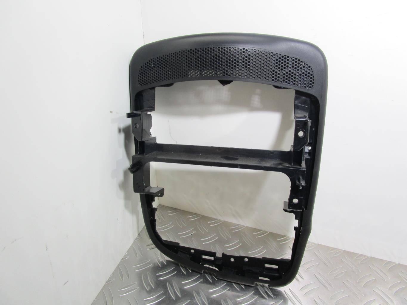 Console central (interieur plastique) RENAULT CLIO 4 PHASE 1 – 681046679r
