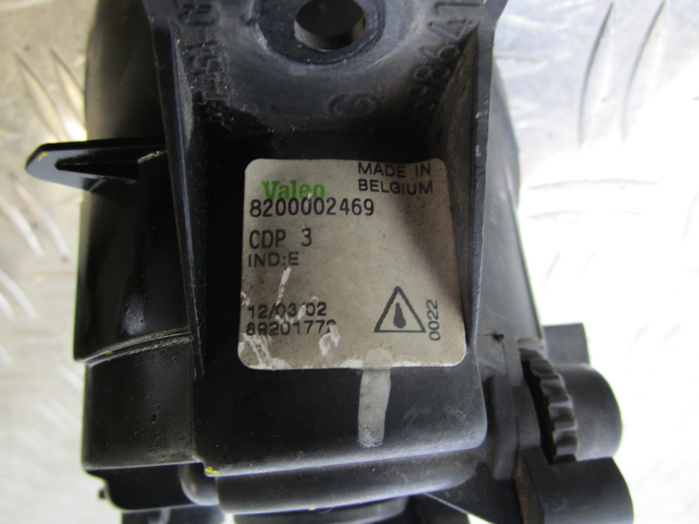 Anti brouillard gauche (feux) RENAULT CLIO 4 PHASE 1 – 8200002469