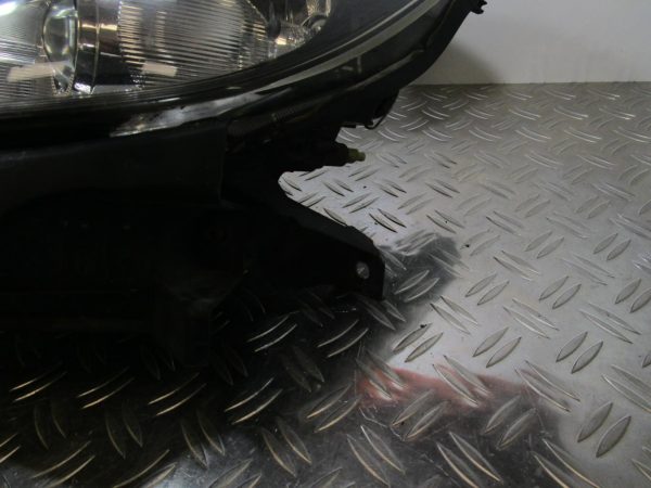 Optique avant principal gauche (feux)(phare) RENAULT CLIO 3 PHASE 1 – 8200261610