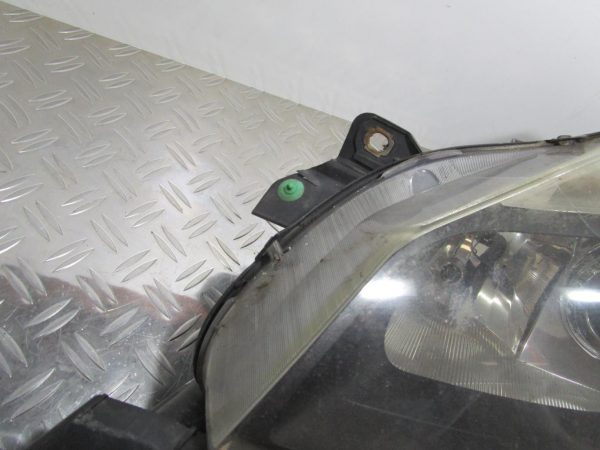 Optique avant principal gauche (feux)(phare) RENAULT CLIO 3 PHASE 1 – 8200261610
