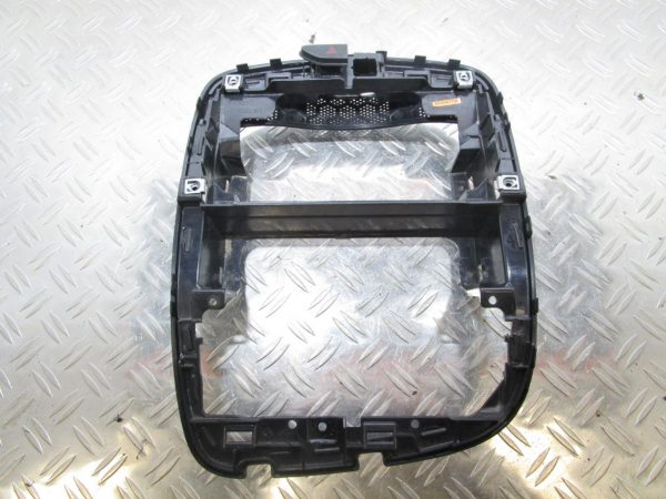 Console central (interieur plastique) RENAULT CLIO 4 PHASE 1 – 681046679r