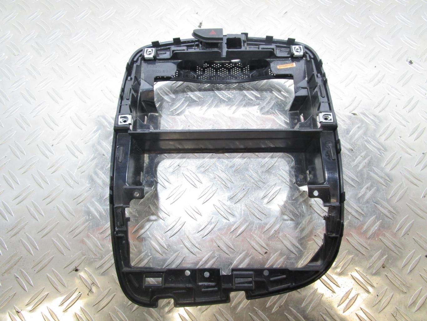Console central (interieur plastique) RENAULT CLIO 4 PHASE 1 – 681046679r