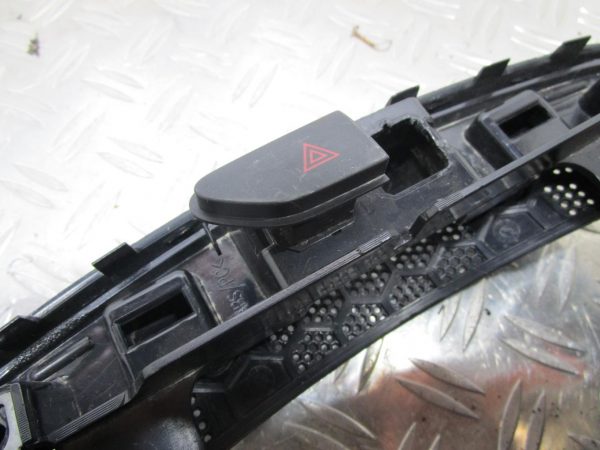 Console central (interieur plastique) RENAULT CLIO 4 PHASE 1 – 681046679r