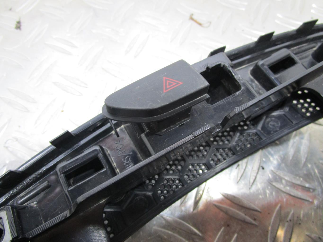 Console central (interieur plastique) RENAULT CLIO 4 PHASE 1 – 681046679r