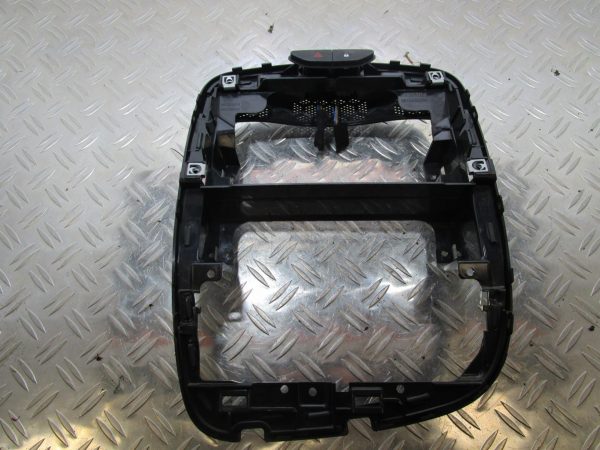 Console central (interieur plastique) RENAULT CLIO 4 PHASE 1 – 681043537r