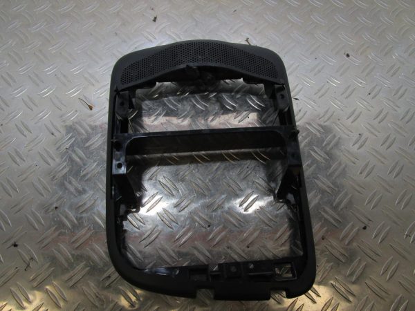 Console central (interieur plastique) RENAULT CLIO 4 PHASE 1 – 681043537r