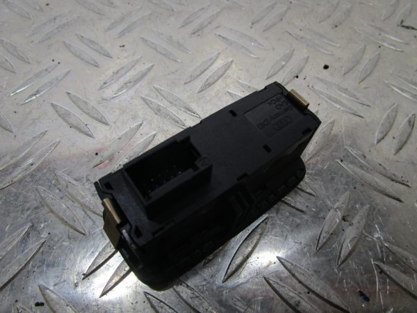 Bouton de warning AUDI A1 1 – 18478681