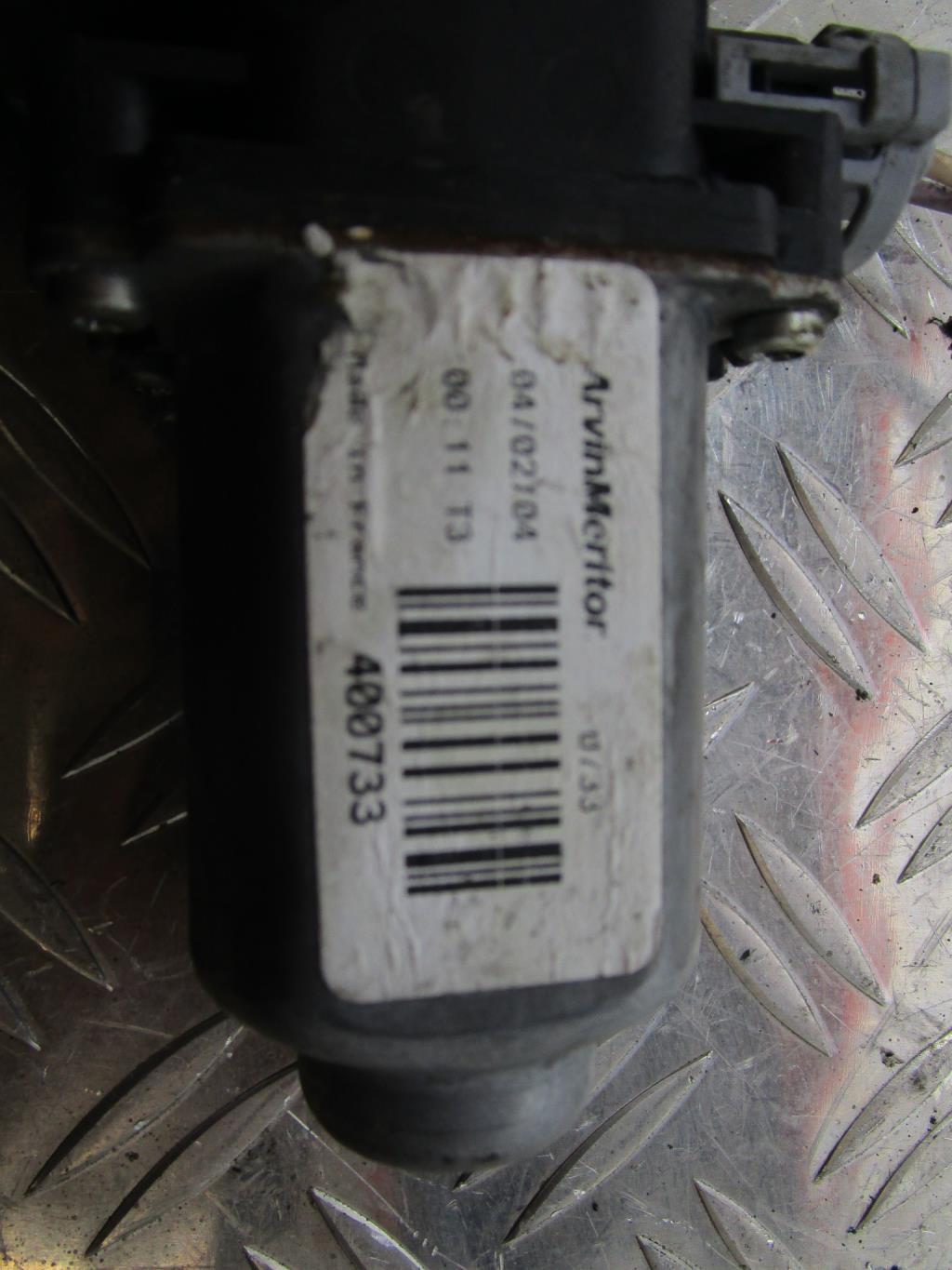 Moteur leve vitre avant gauche RENAULT CLIO 2 PHASE 1 – 0130822020