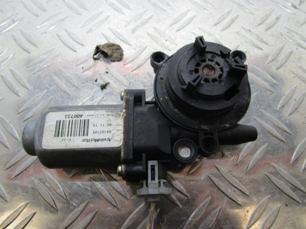 Moteur leve vitre avant gauche RENAULT CLIO 2 PHASE 1 – 0130822020