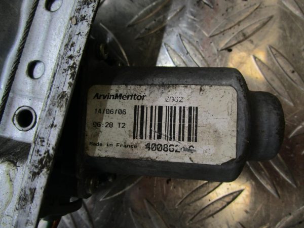 Leve vitre electrique arriere gauche RENAULT CLIO 3 PHASE 1 – 8200291151