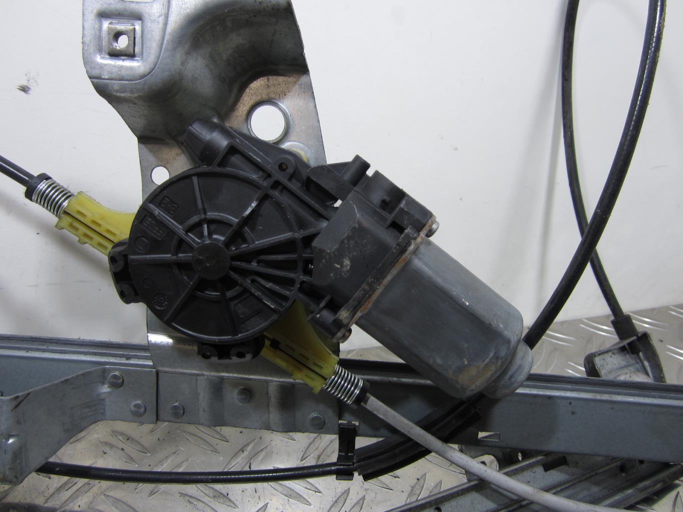 Leve vitre electrique avant droit RENAULT KANGOO 2 PHASE 1 – 402086A