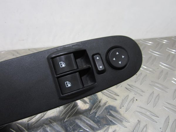 Interrupteur de leve vitre avant gauche FIAT PUNTO EVO 3 – 735500050