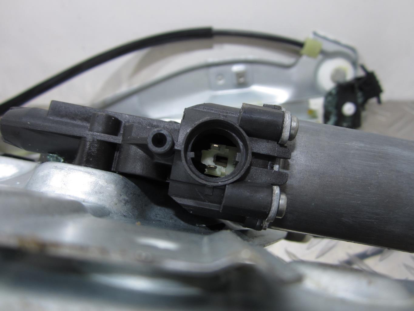 Leve vitre electrique avant droit RENAULT CLIO 3 PHASE 1 – 8200291147