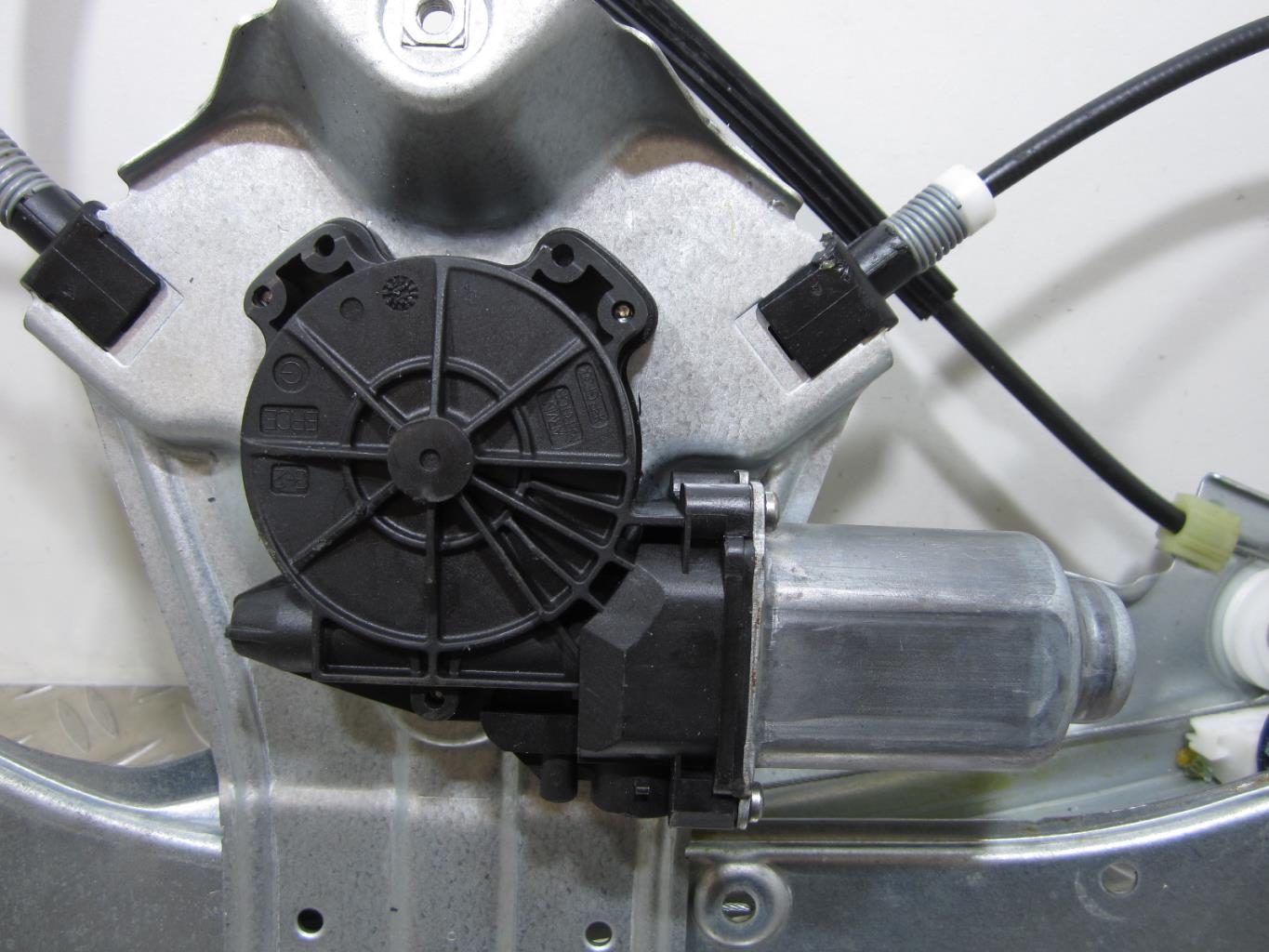 Leve vitre electrique avant droit RENAULT CLIO 3 PHASE 1 – 8200291147