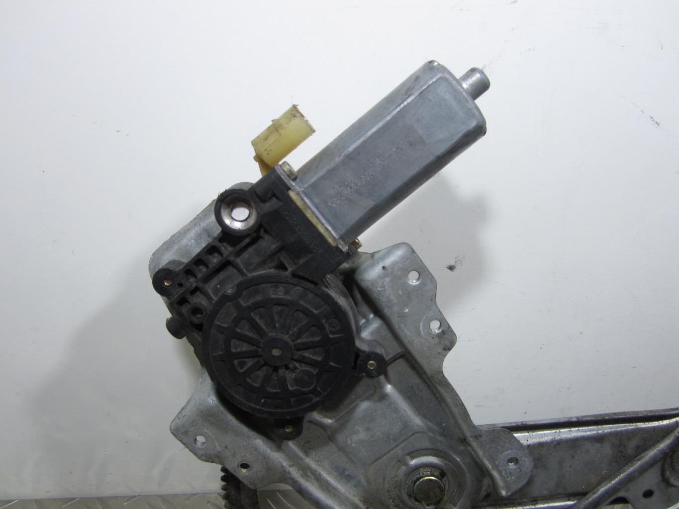 Leve vitre electrique avant droit TOYOTA YARIS 1 PHASE 1 – 106281XXX