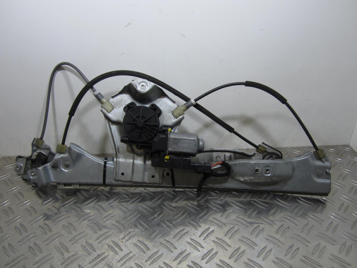 Leve vitre electrique avant droit RENAULT CLIO 3 PHASE 2 – 400859G