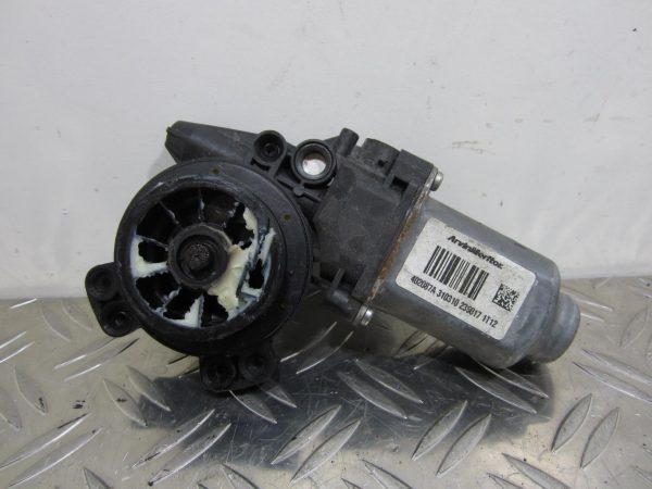 Moteur leve vitre avant gauche RENAULT KANGOO 2 PHASE 2 – 402087A