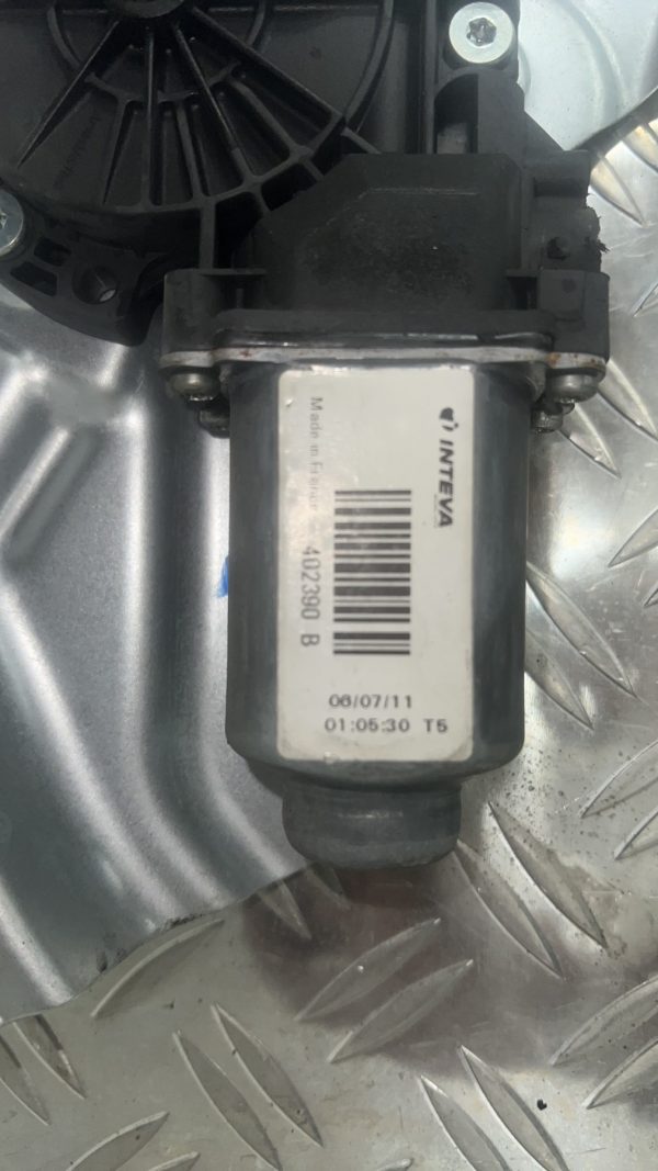 Leve vitre electrique avant droit HYUNDAI IX 35 PHASE 2 – 824802y000