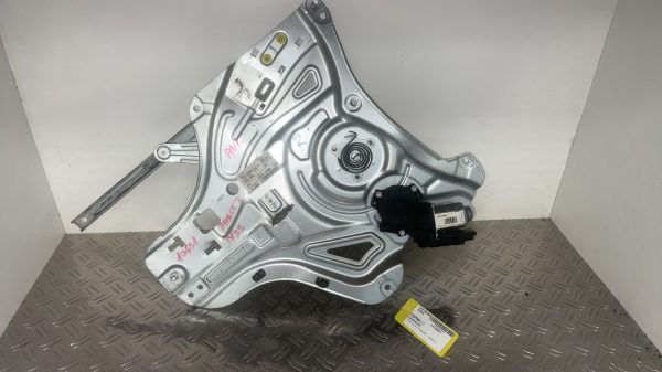 Leve vitre electrique avant gauche HYUNDAI IX 35 PHASE 2 – 824702Y010
