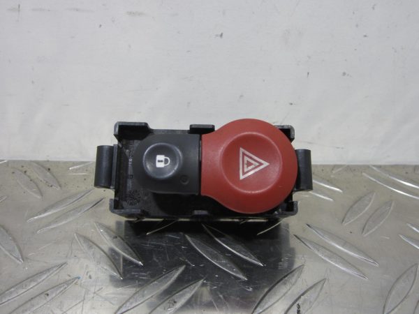 Bouton de warning RENAULT KANGOO 2 PHASE 1 – E3160101