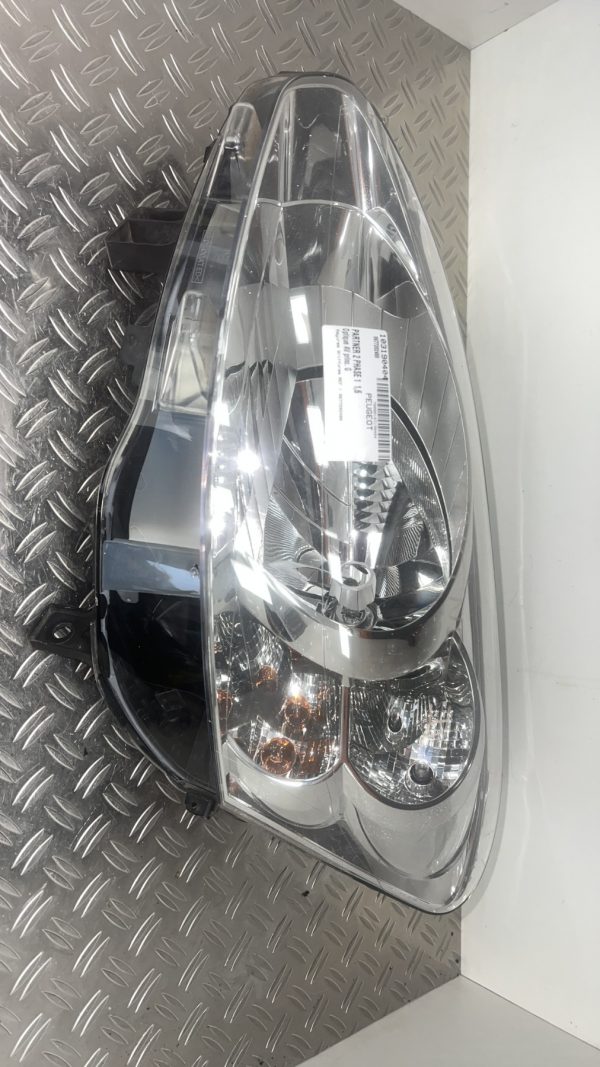 Optique avant principal gauche (feux)(phare) PEUGEOT PARTNER 2 PHASE 1 – 9677202480