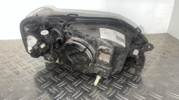 Optique avant principal gauche (feux)(phare) DACIA LOGAN 1 PHASE 1 – 8200211005