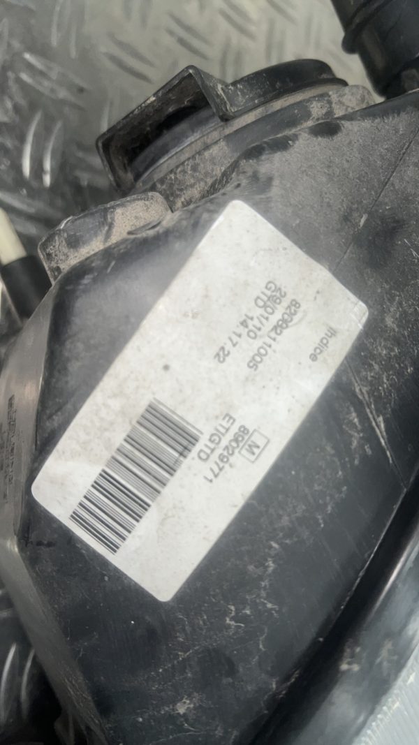 Optique avant principal gauche (feux)(phare) DACIA LOGAN 1 PHASE 1 – 8200211005