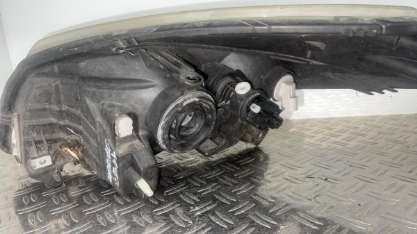 Optique avant principal droit (feux)(phare) DACIA SANDERO 1 – 8200733877
