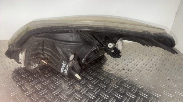 Optique avant principal droit (feux)(phare) DACIA SANDERO 1 – 8200733877