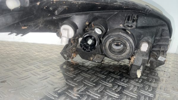 Optique avant principal gauche (feux)(phare) DACIA SANDERO 1 – 8200733878