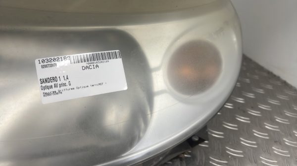 Optique avant principal gauche (feux)(phare) DACIA SANDERO 1 – 8200733878