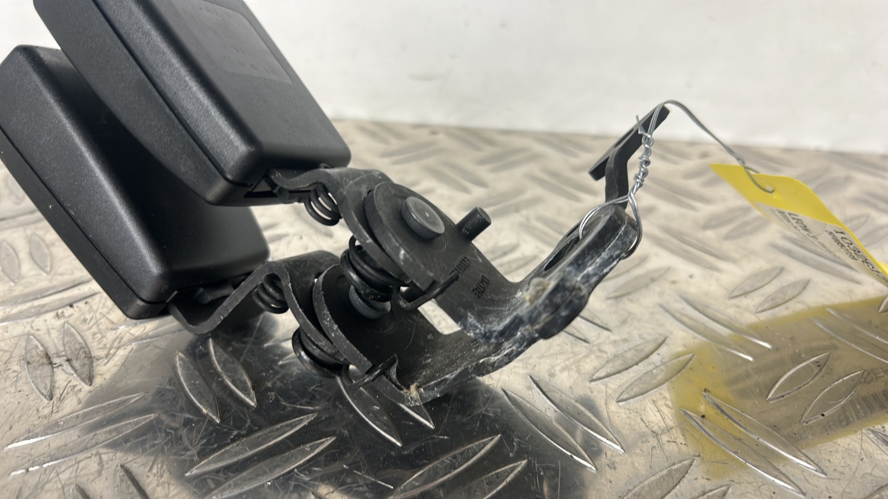 Attache ceinture arriere centrale SEAT LEON 3 PHASE 1 – 5F0857739