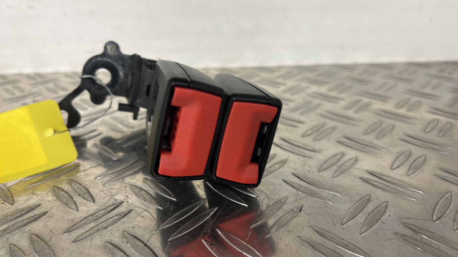 Attache ceinture arriere centrale SEAT LEON 3 PHASE 1 – 5F0857739