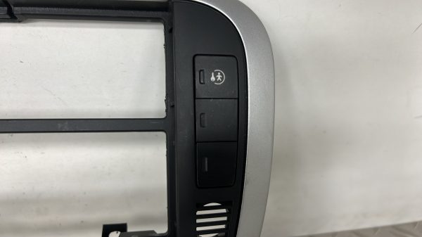Console central (interieur plastique) CITROEN C3 2 – 9653074277