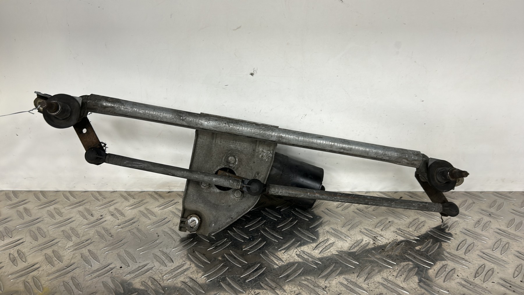 Moteur essuie glace avant OPEL CORSA B PHASE 2 – 22085493