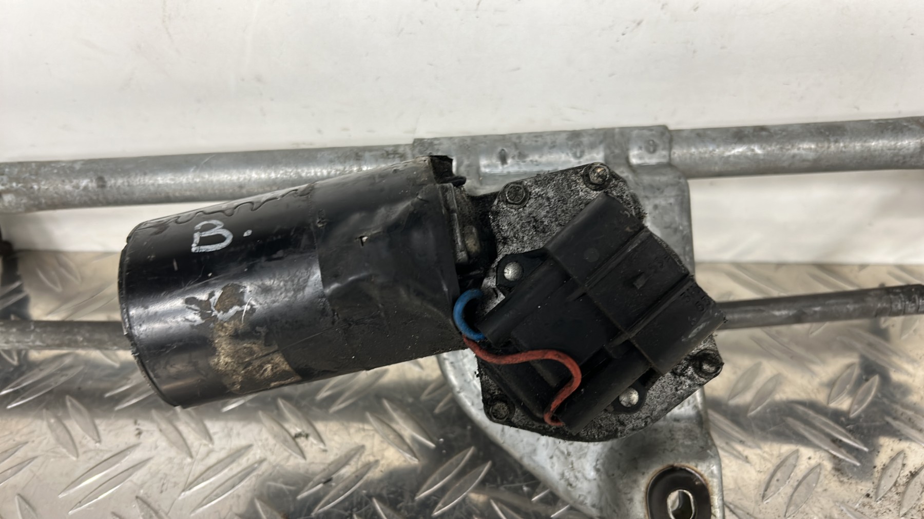 Moteur essuie glace avant OPEL CORSA B PHASE 2 – 22085493