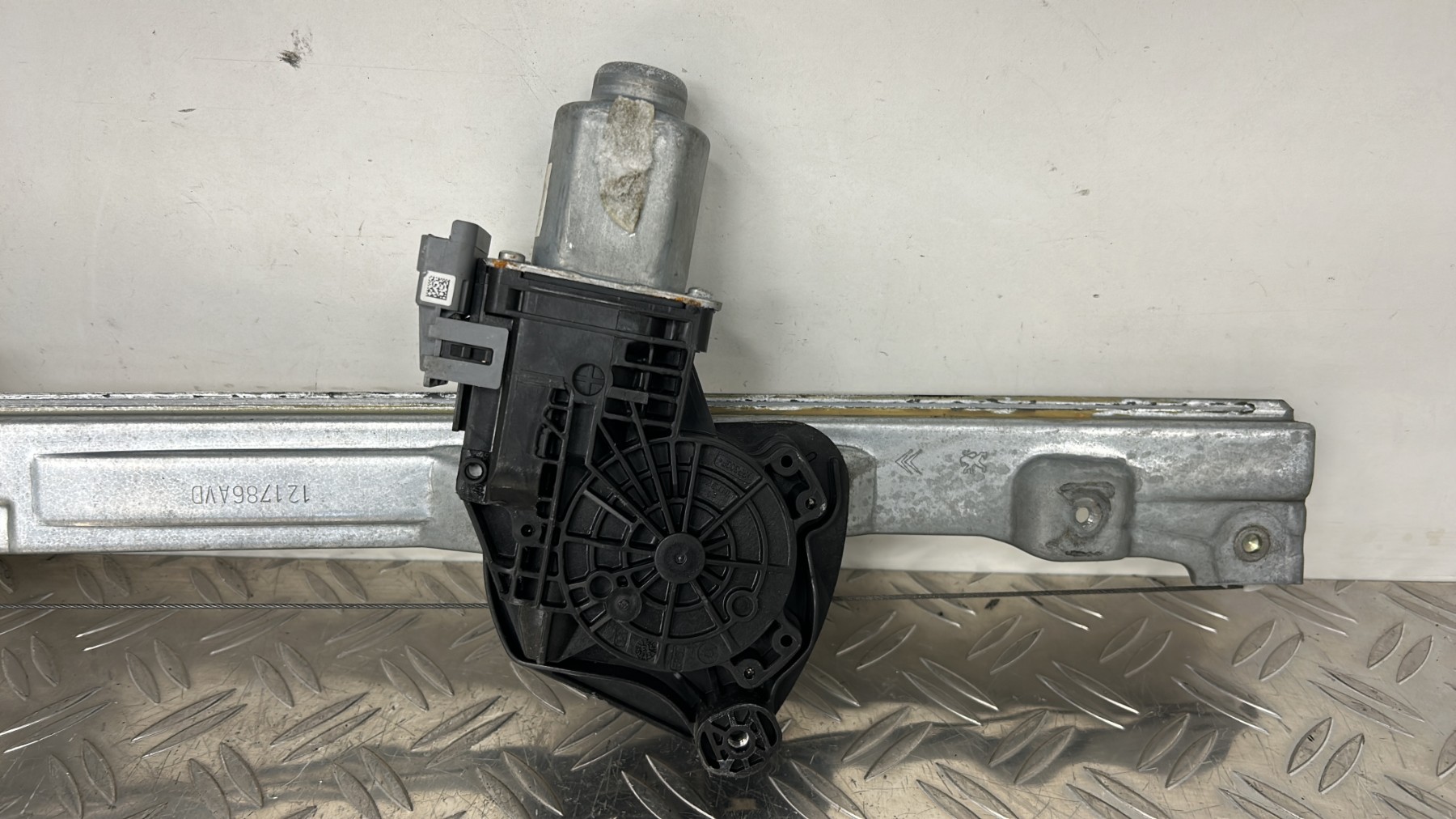 Leve vitre electrique avant droit CITROEN C4 2 PHASE 2 – 9802523780
