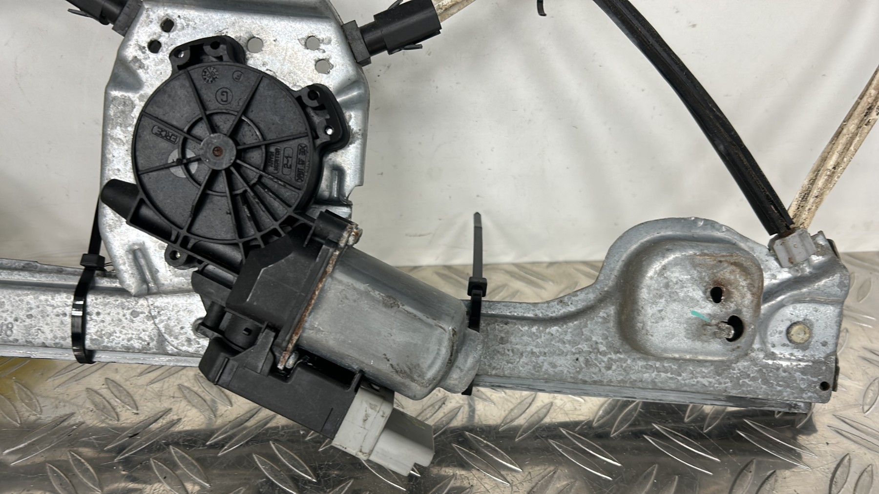 Leve vitre electrique avant gauche PEUGEOT 1007 – 1183559648