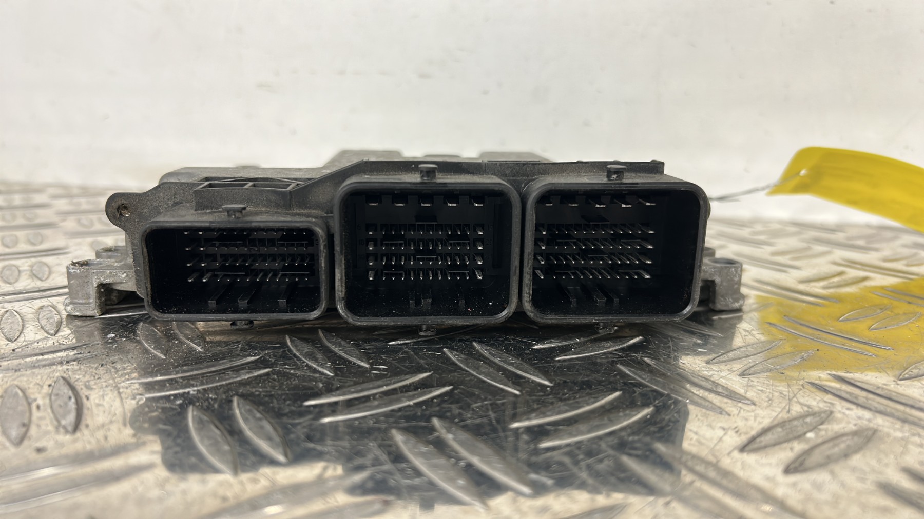 Calculateur moteur PEUGEOT 308 2 PHASE 1 – 9808016480