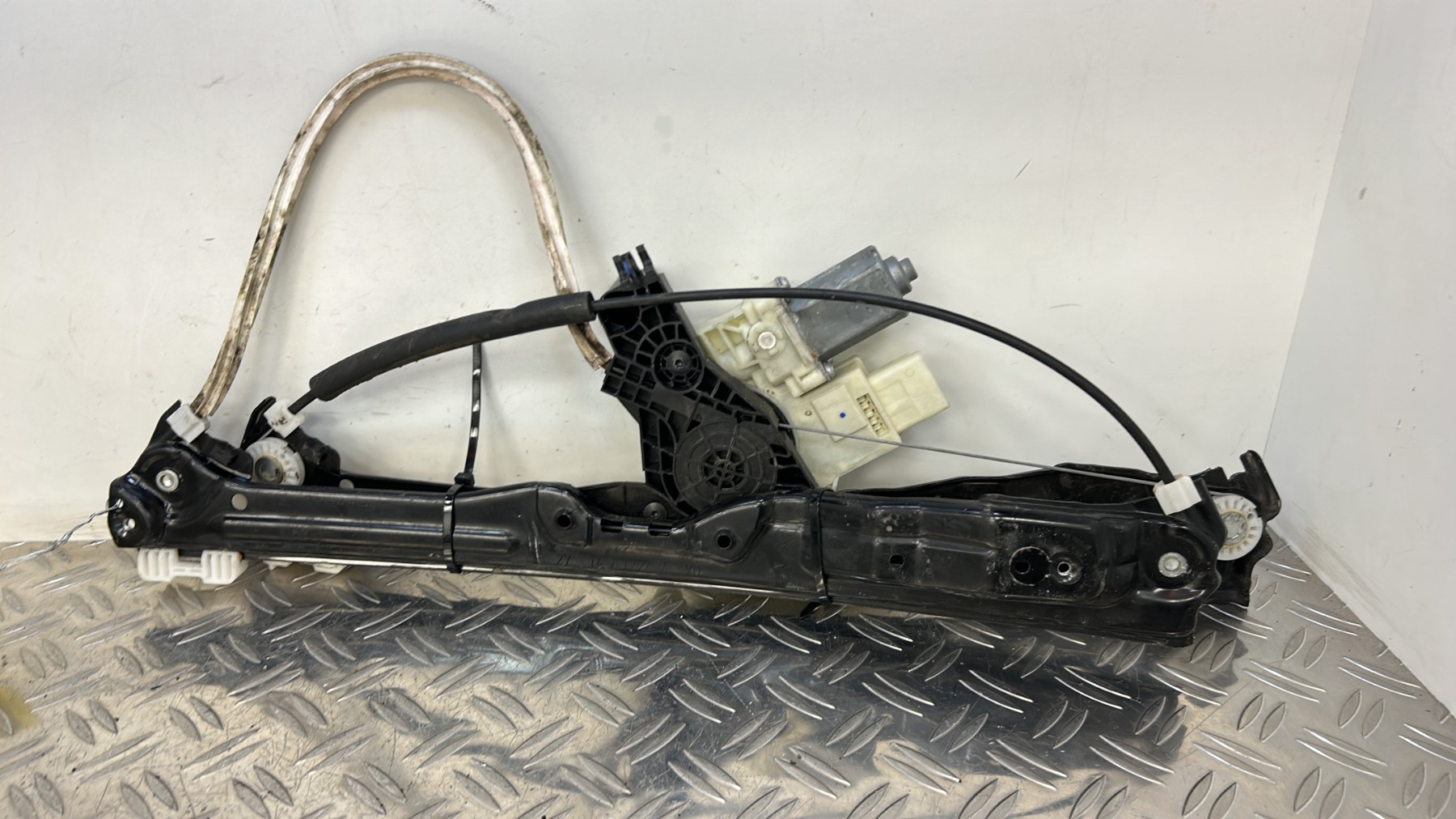 Leve vitre electrique avant gauche PEUGEOT 308 2 PHASE 1 – 9678189880